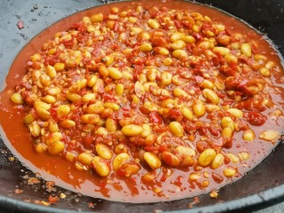 13、酱黄豆,煮至收汁，