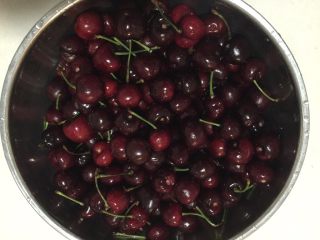 1、《寻找网厨代言人》樱桃果酱,樱桃洗净