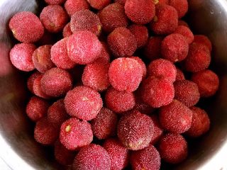 2、杨梅果酱,沥干水分