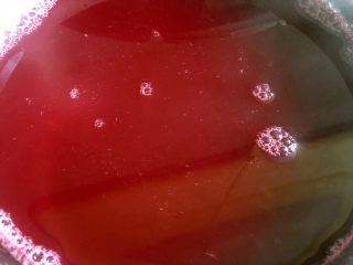 9、杨梅果酱,这时也可以把杨梅果汁过滤出来