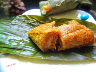 14、烤肉味粽子,咬上一口，香味醇厚，肉味浓郁！每一口都是肉香。还有好吃的烤肉味道嫩