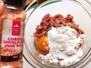 6、猪肉山药肠,少量的盐