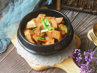 20、清明时令菜-毛笋烧肉,出锅撒上葱段……