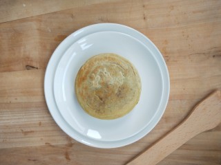 18、复刻街头美食～网厨第一个肉蛋堡,取出肉蛋堡。