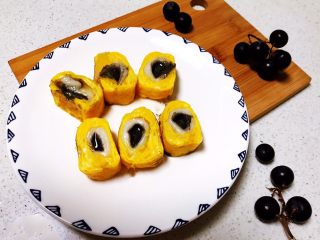 15、黑芝麻汤圆厚蛋烧,黑芝麻汤圆厚蛋烧香甜软糯,风味独特~