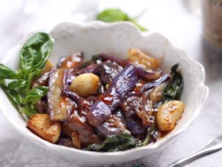 12、泰式酱烧茄子,美味的泰式酱烧茄子就完成了。