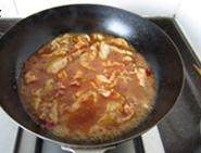 22、传统水煮牛肉,煮至肉片均匀变白色