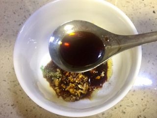 10、#年味儿#开胃爽口菜拌花藕,放入香醋