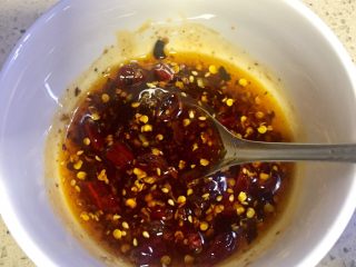 14、#年味儿#开胃爽口菜拌花藕,调匀备用