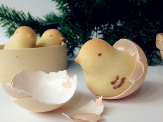 13、小鸡烧果子,可爱的小鸡烧果子就做好了。