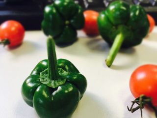 15、小灯笼椒塞肉,随意摆拍，出尽风头。