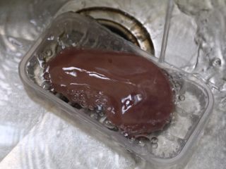 2、青椒炒猪腰,将猪腰冲洗干净