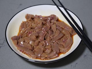 10、青椒炒猪腰,拌匀，腌制10分钟