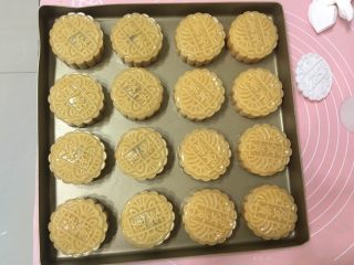 15、广式月饼,一压,美美哒