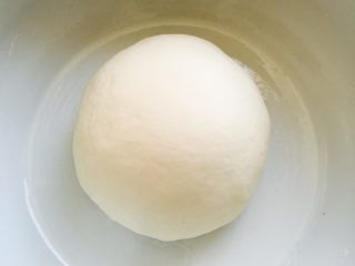 2、鲅鱼饺子,面和和醒发半个小时