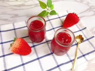 15、酸甜好吃的草莓酱,用来抹面包和拌酸奶好吃极了