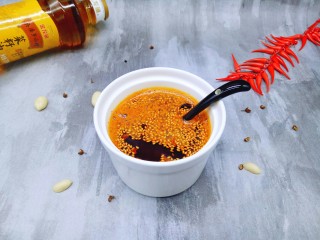 14、油泼辣子,百搭的油辣子，随吃随盛两勺，方便。