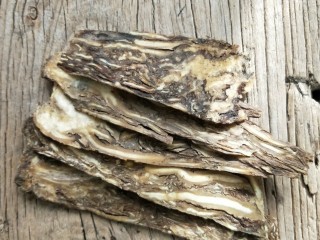 4、年年有余滋补牛肝菌鱼头汤,当归。