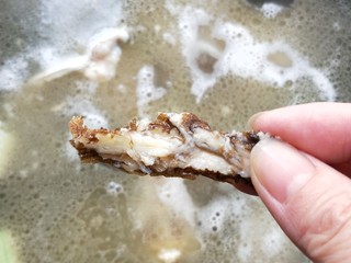 19、年年有余滋补牛肝菌鱼头汤,放当归。