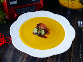 12、南瓜燕麦浓汤,盛出，点缀蔬菜干。