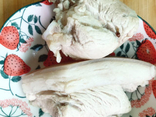 4、春笋回锅肉,煮熟后捞出放凉