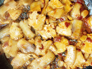 11、春笋回锅肉,炒匀