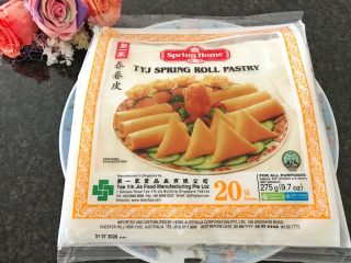 1、早餐+咸味春卷,春卷皮，各大超市都有买，