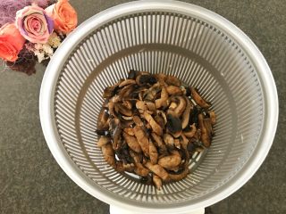 6、早餐+咸味春卷,沥干水分备用，