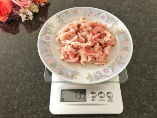 9、早餐+咸味春卷,五花肉切完丝后的量，