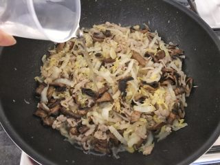 23、早餐+咸味春卷,加入清水（150ml左右的水，看菜出水而定），