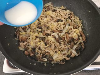 26、早餐+咸味春卷,溜少许水淀粉，（按锅里的水分而定），