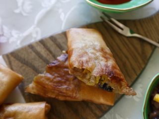 40、早餐+咸味春卷,再配上一碗粥，营养满点????