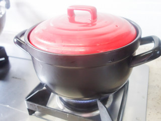 3、超简单又好吃的彩虹煲仔饭,3、	烧开后转小火