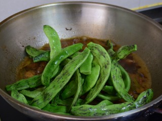 12、无肉不欢+红烧肉炖豆角,加入豆角