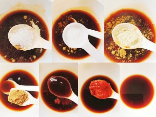 2、腊肠煲仔饭,将所有调料加入碗中搅拌均匀备用