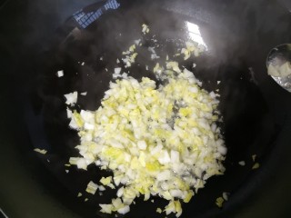 1、爽滑肠粉,白菜炒熟，什么佐料也不用放