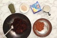 4、紫米芝士肉松饭团,准备好其他食材。