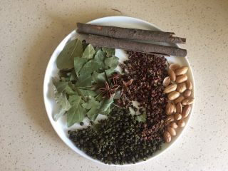 1、油泼辣子（辣椒油）,准备材料