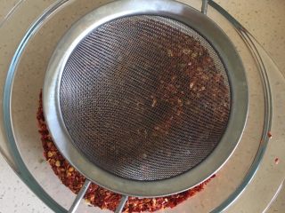 14、油泼辣子（辣椒油）,放一个滤网