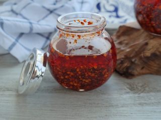 19、油泼辣子（辣椒油）,看着就流口水。闻着香 吃着辣。过瘾。