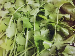 5、#辣味#串串香麻辣火锅,其他的所有蔬菜都洗净备用。