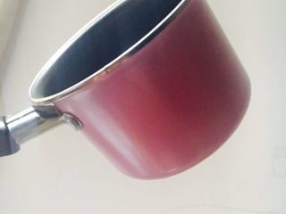 4、百香果凝酱,选用这种不沾的小锅加热是最好的.