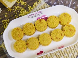 17、绿豆糕,做完入冰箱冷藏风味更佳。