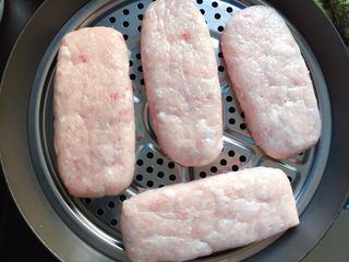 14、温州+正宗温州鱼饼,上锅隔水蒸15分钟即可。