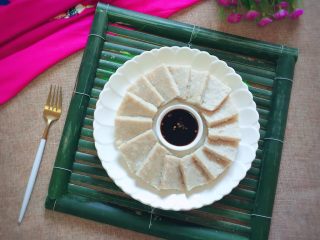 15、温州+正宗温州鱼饼,切片装盘，蘸点姜醋汁即可食用。