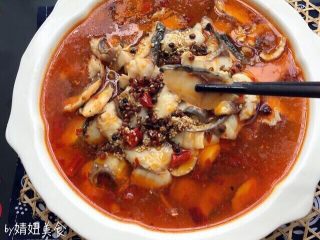 9、麻辣水煮鱼片,淋在鱼片上滋滋的响声，超级有食欲，特别下饭