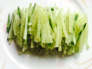 7、越南春卷,黄瓜切丝备用