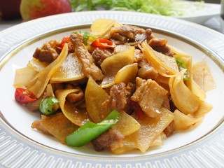 17、家常五花肉炒土豆,开吃咯!