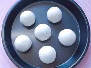 10、巧克力汤圆,依次做好所有的汤圆。