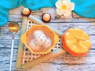 15、巧克力汤圆,将汤圆盛出即可食用，甜甜蜜蜜的巧克力汤圆，味道棒棒哒！